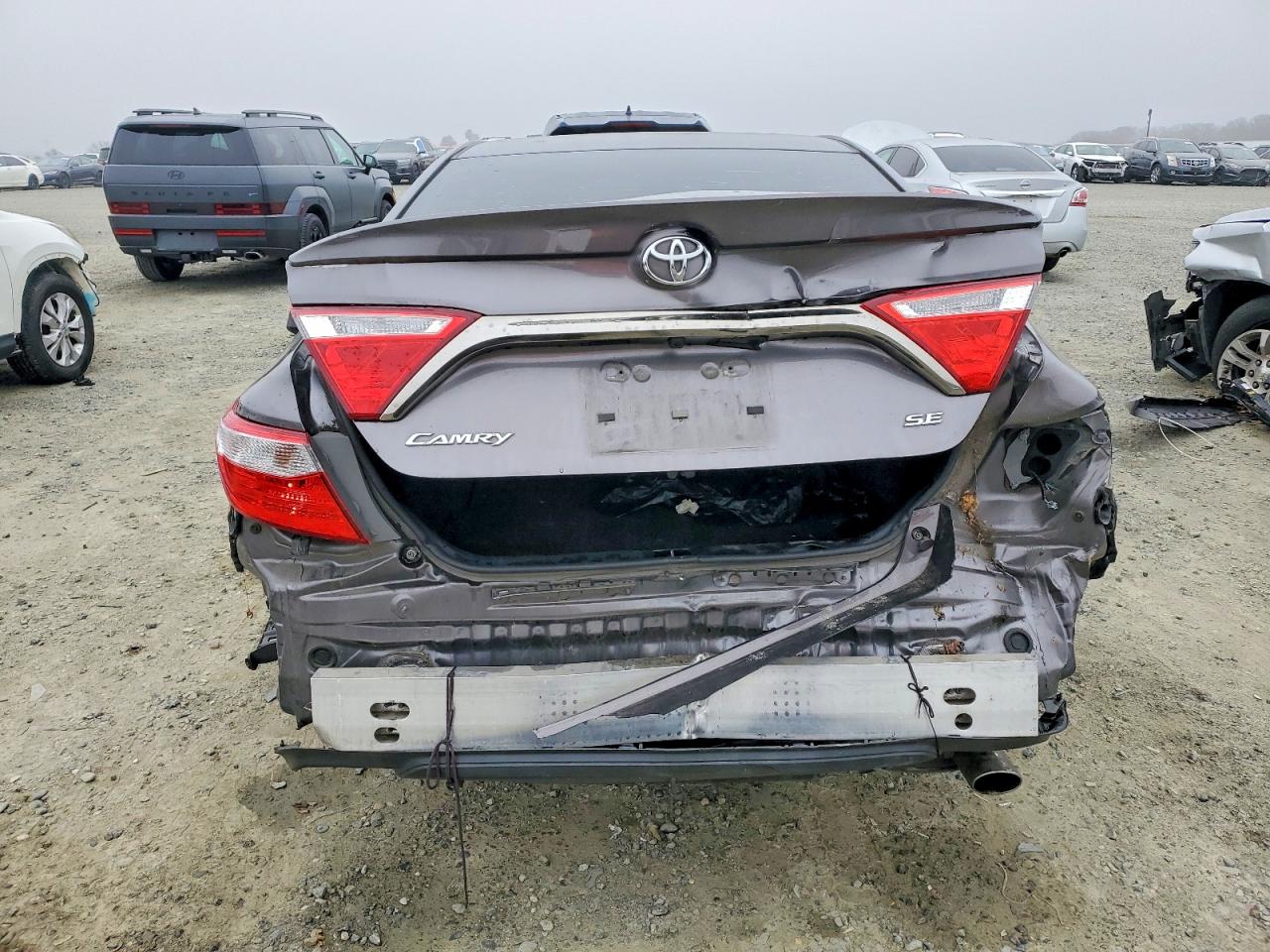 2016 TOYOTA CAMRY LE photo 16
