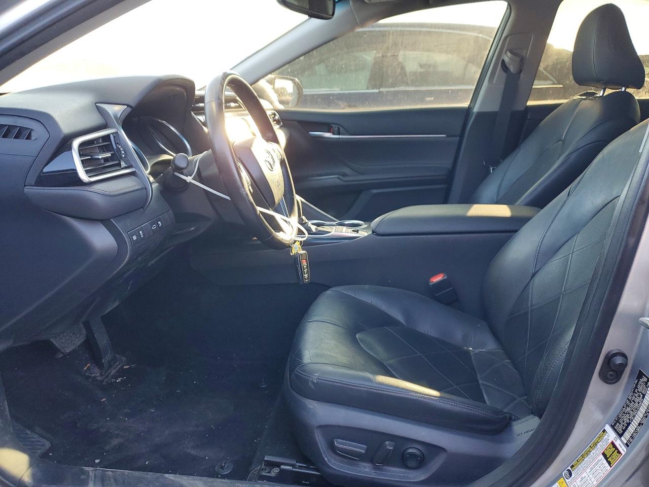 2018 TOYOTA CAMRY photo 7