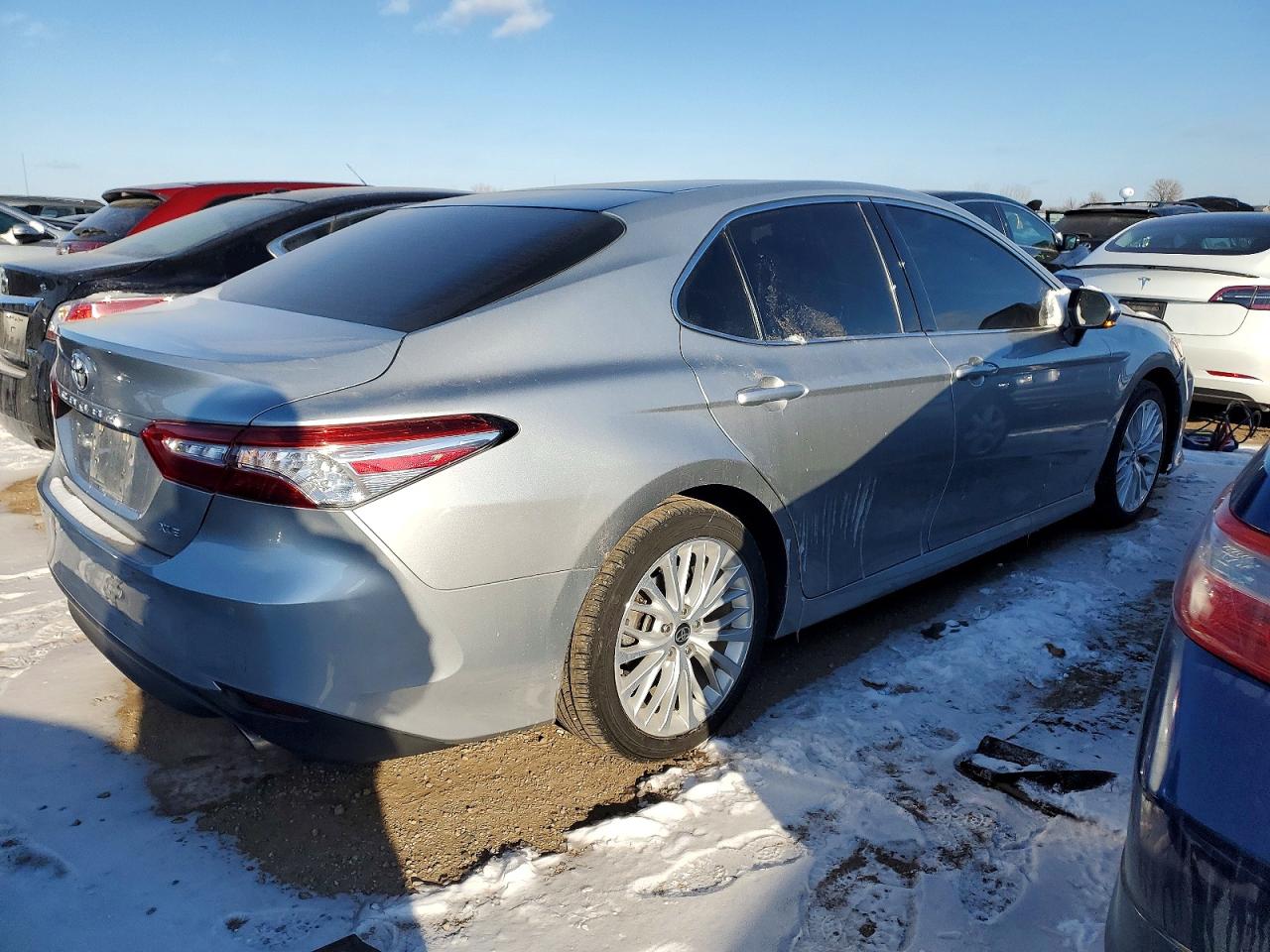 2018 TOYOTA CAMRY photo 3