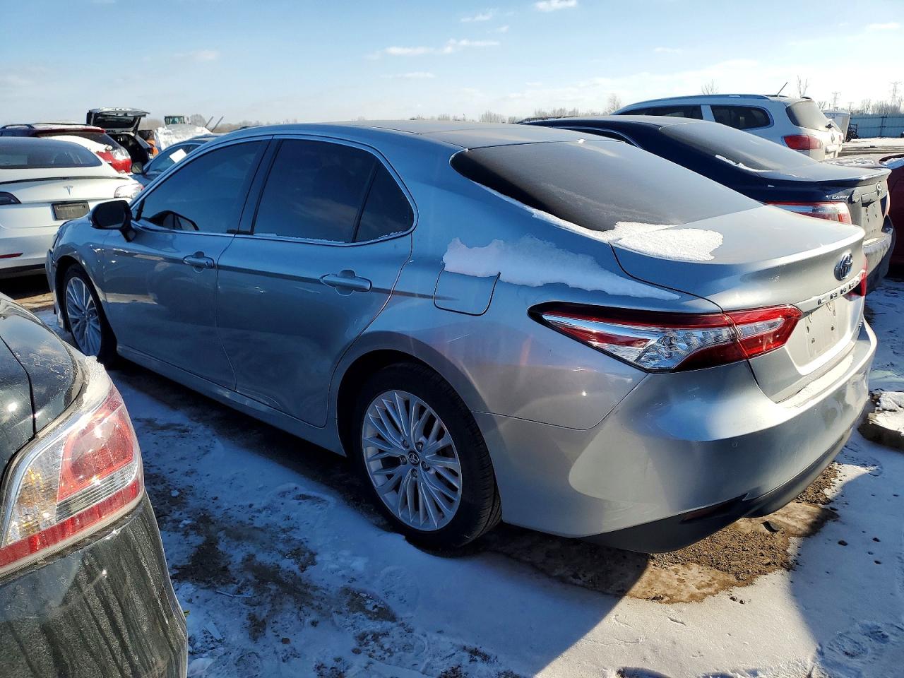 2018 TOYOTA CAMRY photo 2