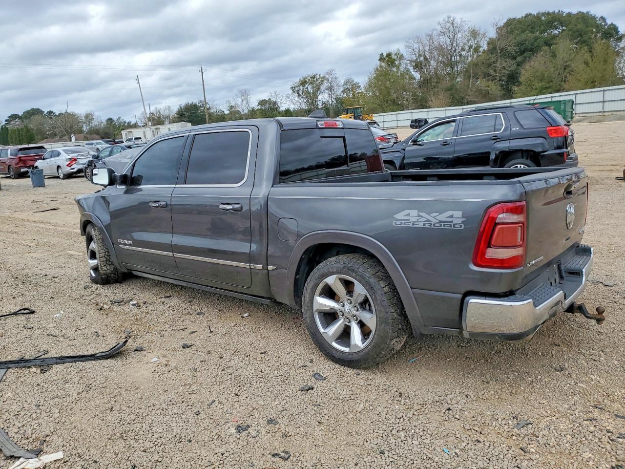 2019 RAM 1500 LIMITED photo 3