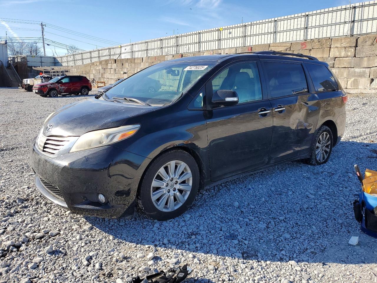2016 TOYOTA SIENNA