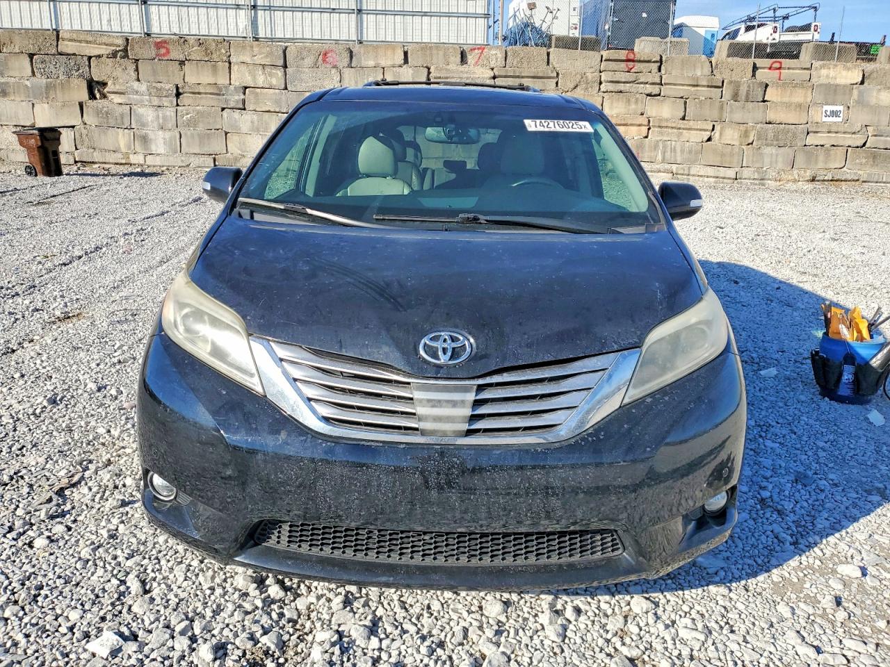 2016 TOYOTA SIENNA XLE photo 9