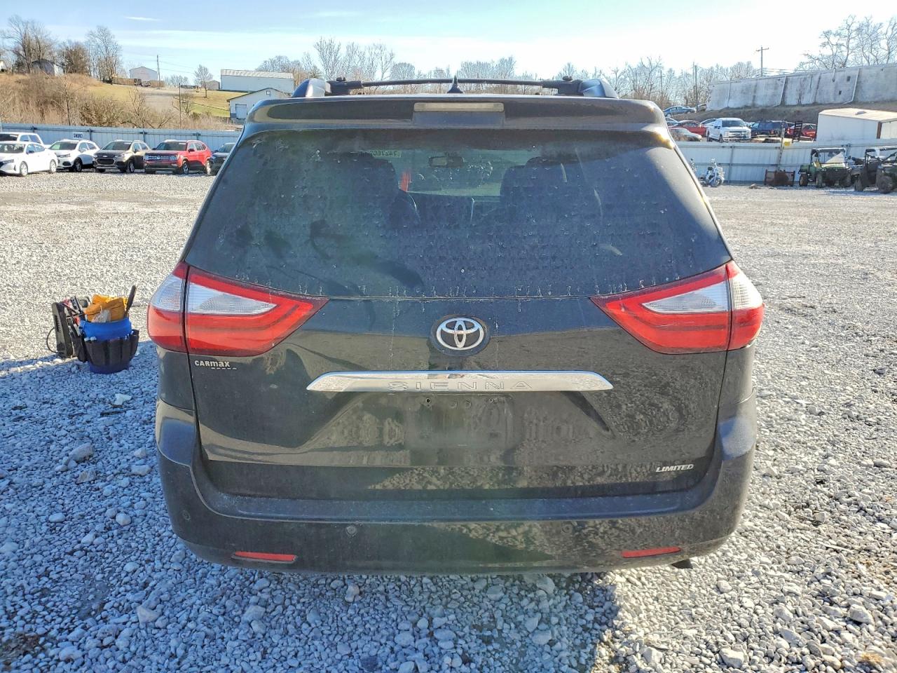 2016 TOYOTA SIENNA XLE photo 11