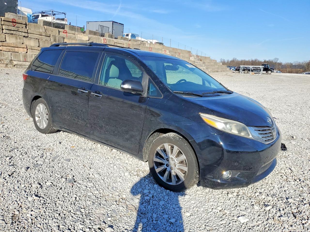 2016 TOYOTA SIENNA XLE photo 7