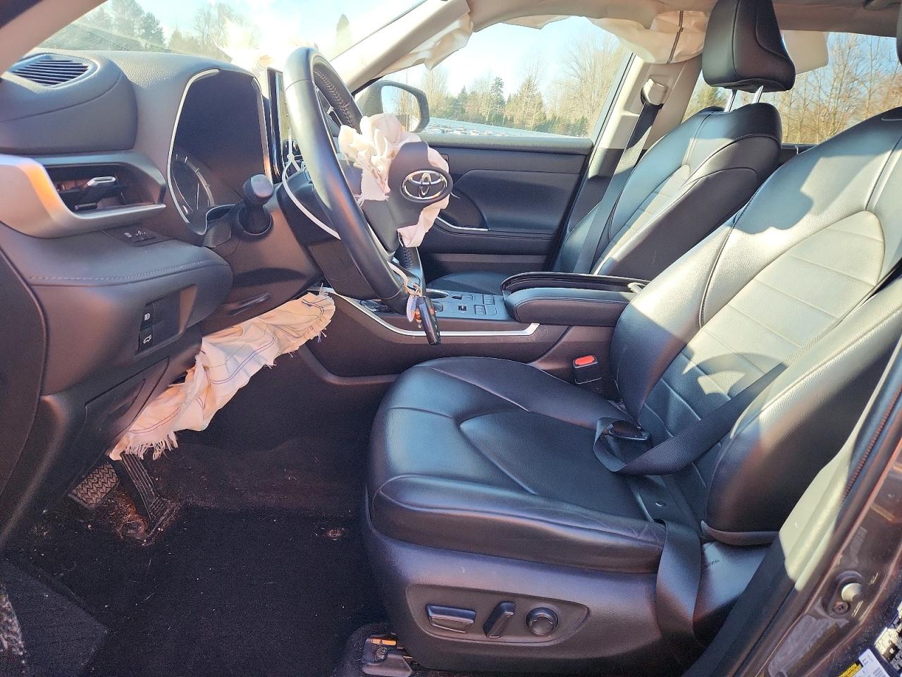 2022 TOYOTA HIGHLANDER XLE photo 19