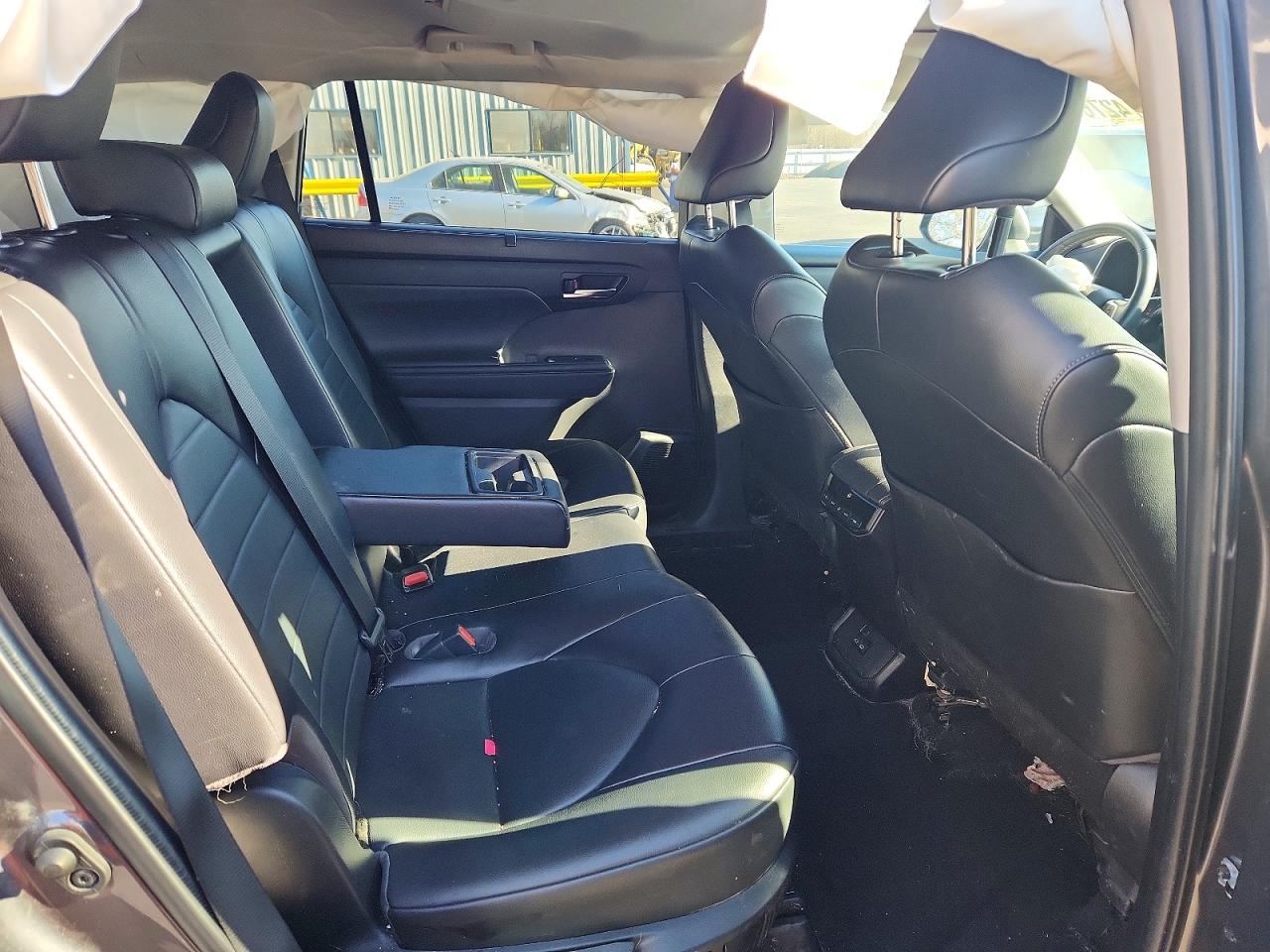 2022 TOYOTA HIGHLANDER XLE photo 31