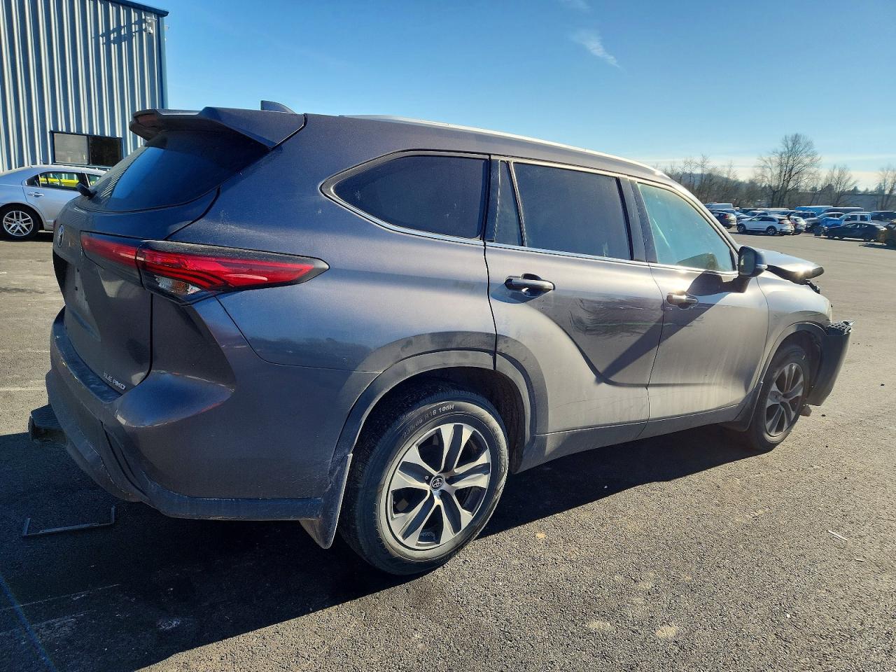 2022 TOYOTA HIGHLANDER XLE photo 7