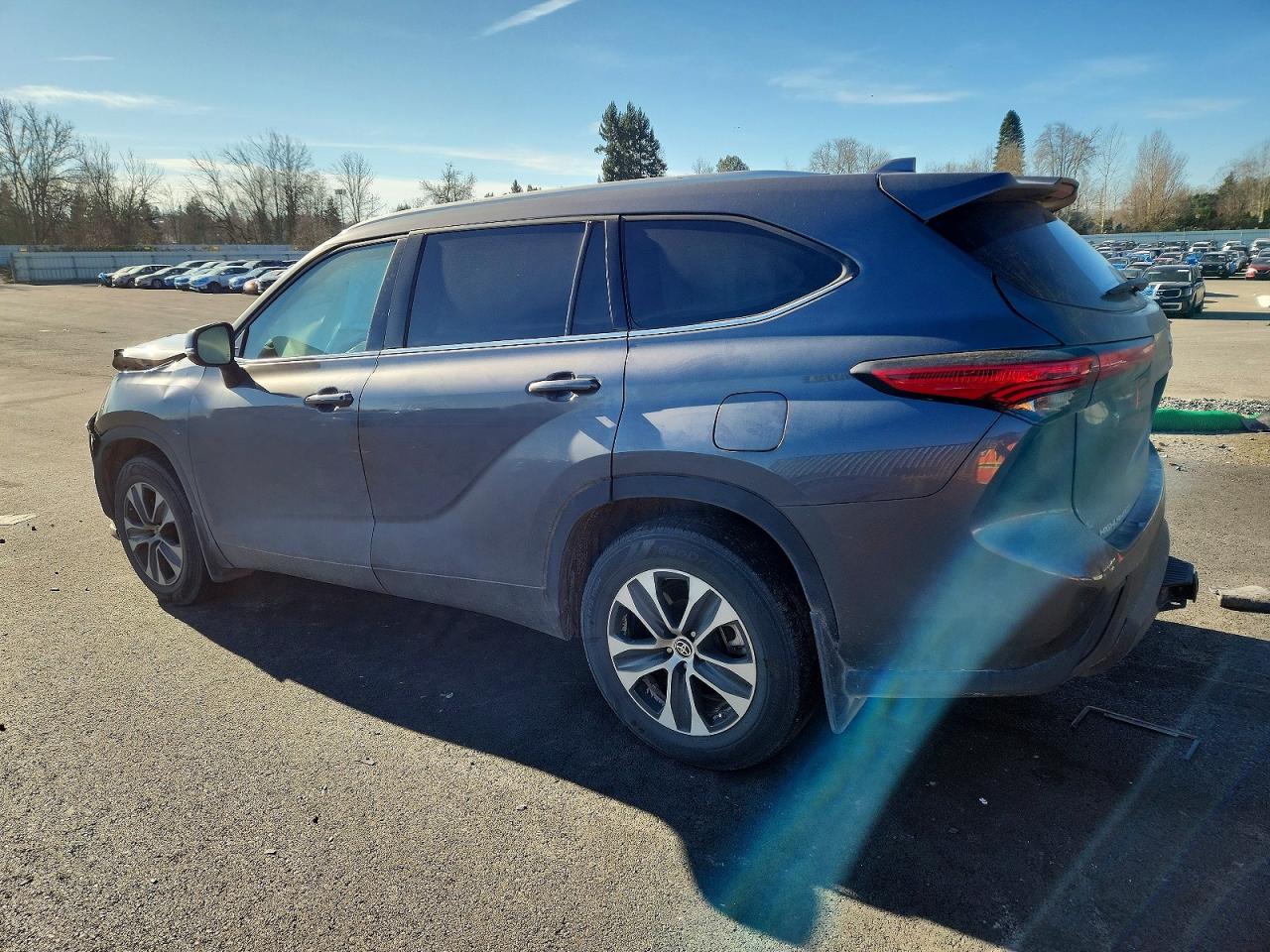 2022 TOYOTA HIGHLANDER XLE photo 4