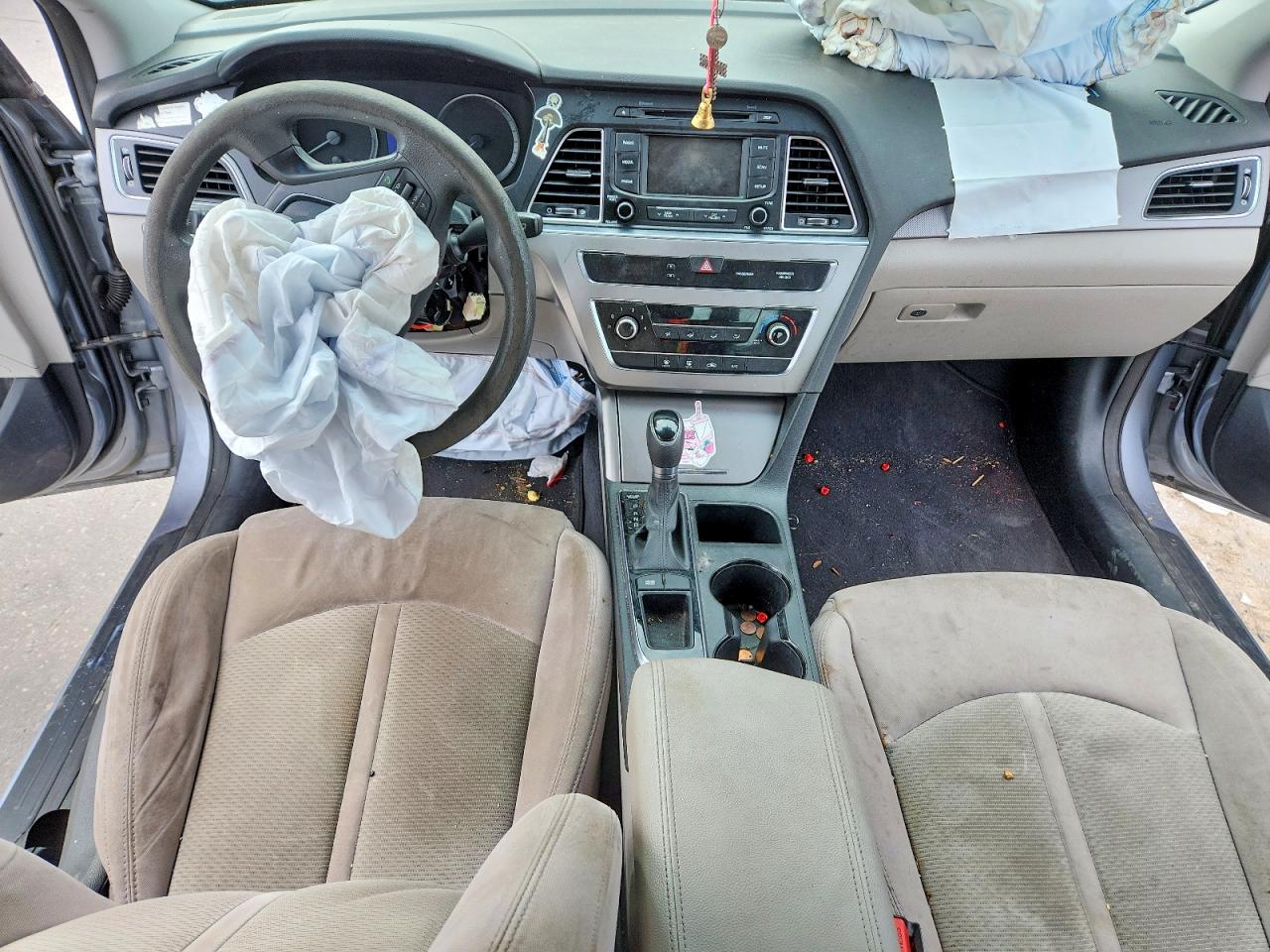 2015 HYUNDAI SONATA SE photo 8