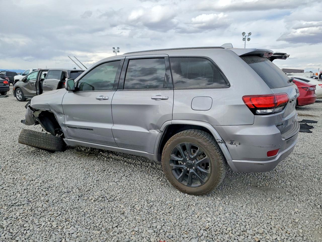 2018 JEEP GRAND CHEROKEE LAREDO photo 4