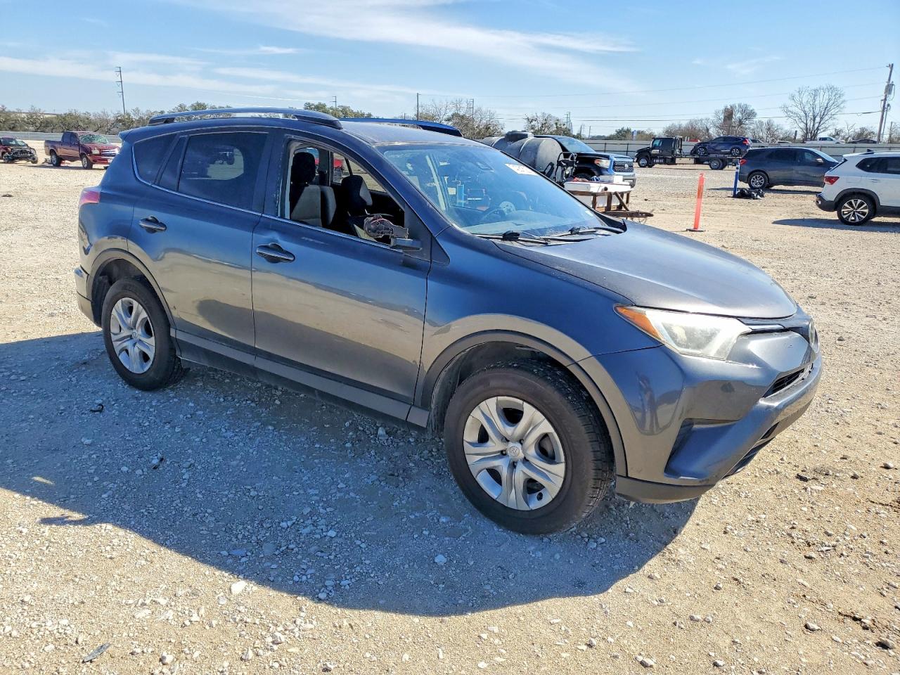 2017 TOYOTA RAV4 LE photo 4