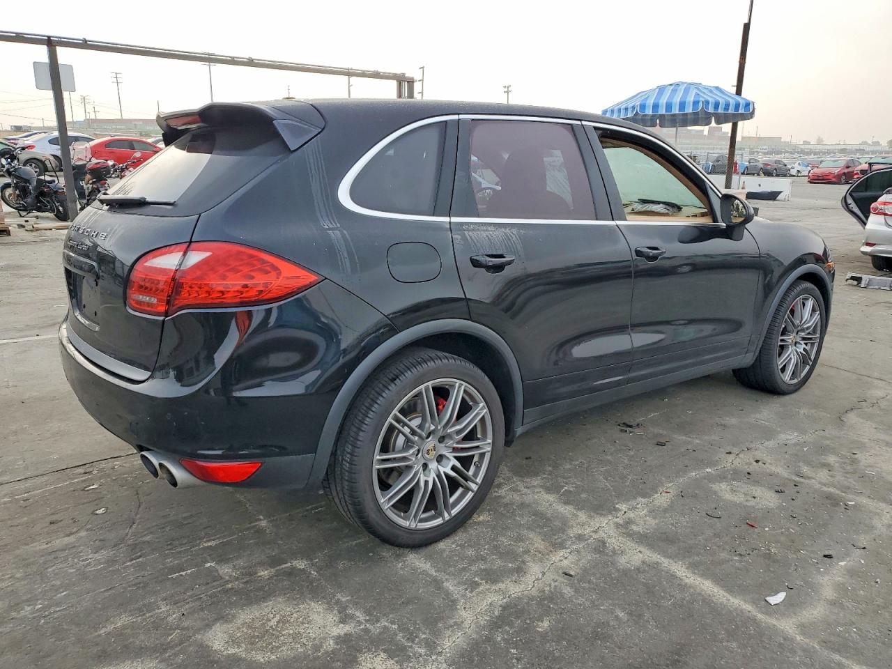 2011 PORSCHE CAYENNE TURBO photo 3