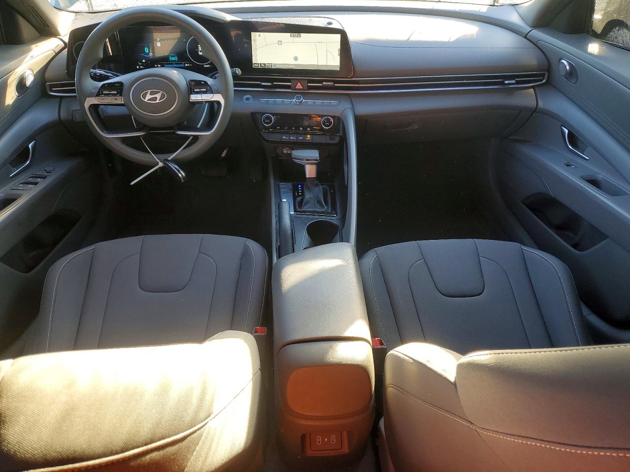 2024 HYUNDAI ELANTRA SEL photo 8