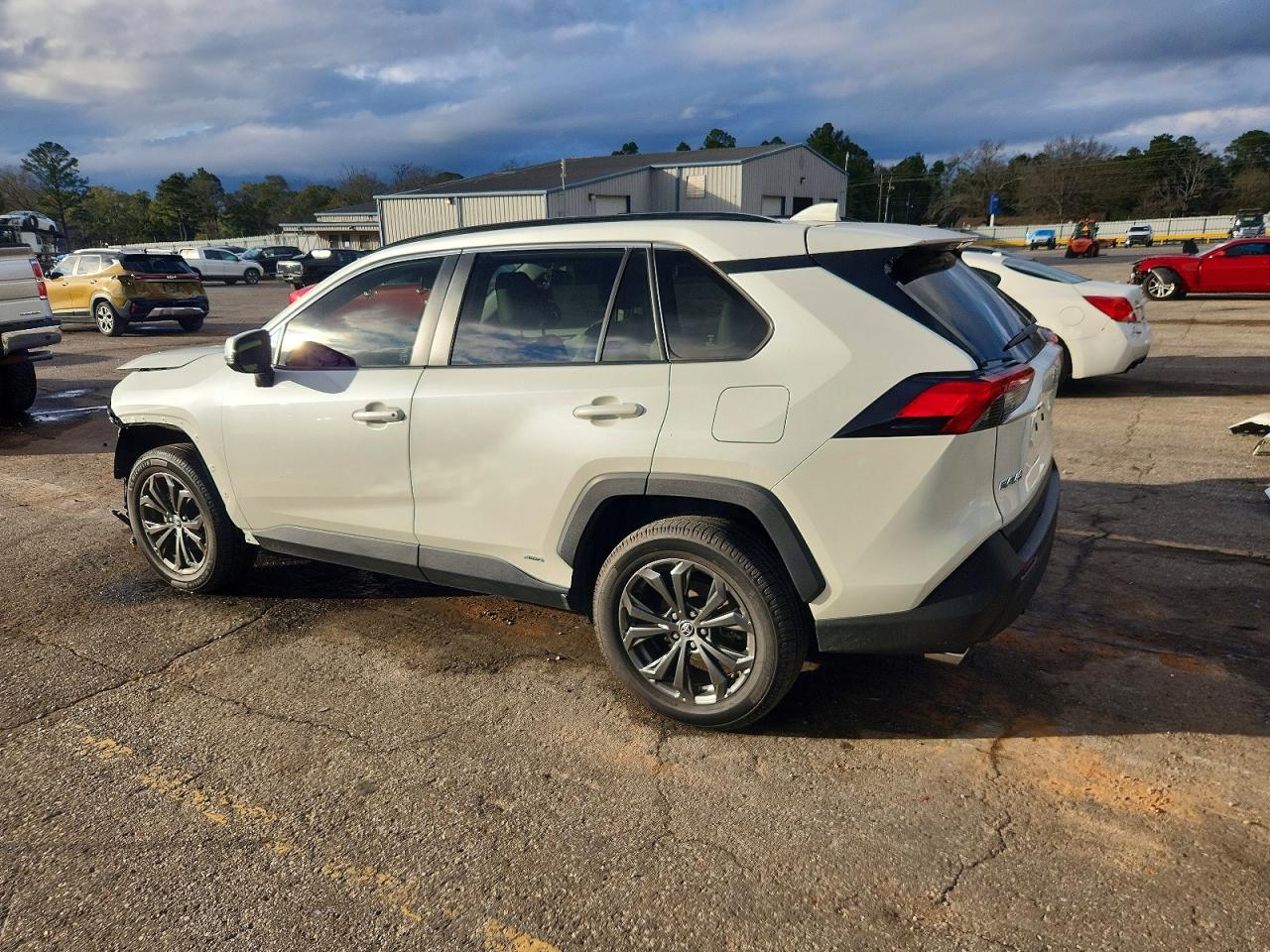 2022 TOYOTA RAV4 XLE PREMIUM photo 3
