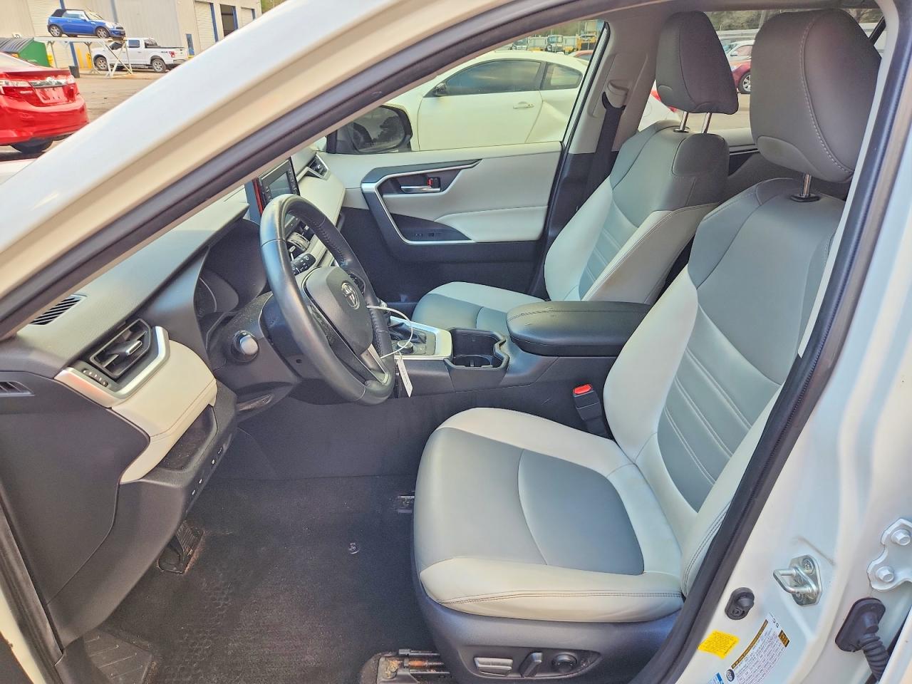 2022 TOYOTA RAV4 XLE PREMIUM photo 13