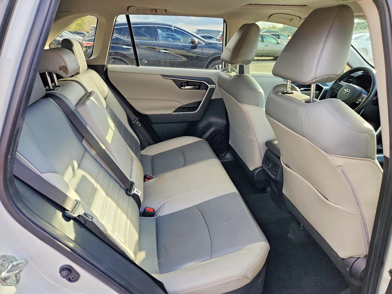 2022 TOYOTA RAV4 XLE PREMIUM photo 21