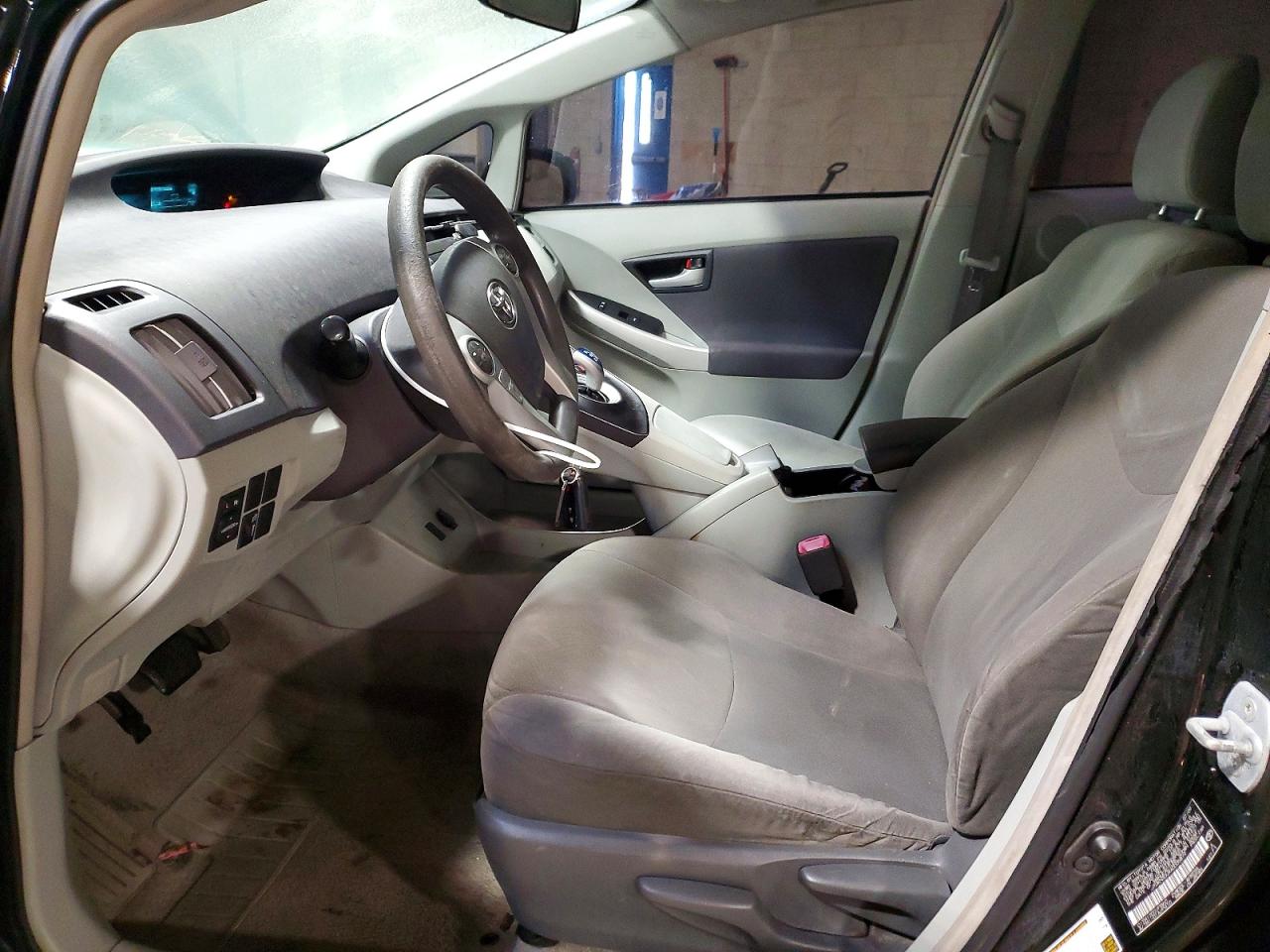 2010 TOYOTA PRIUS III photo 19