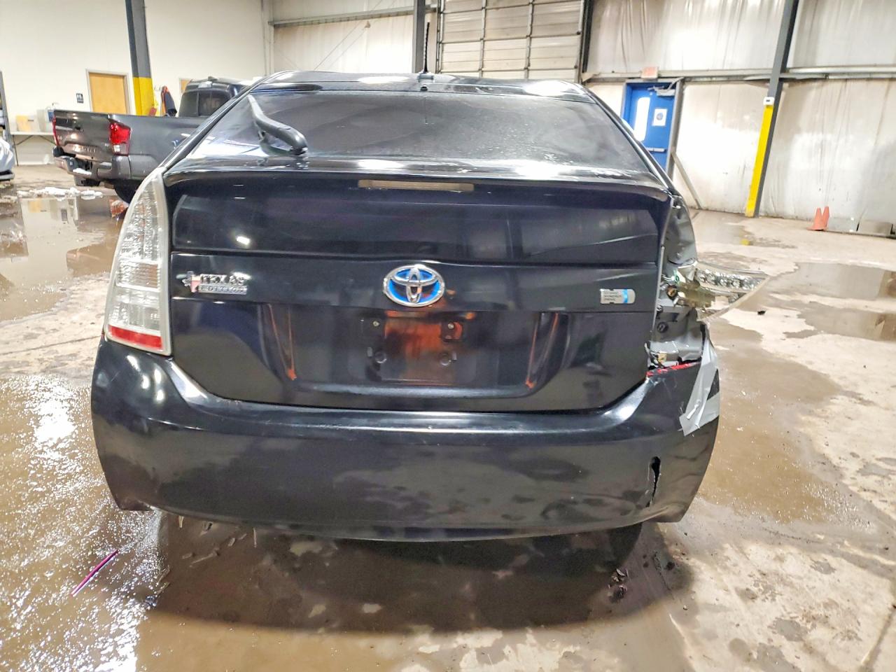 2010 TOYOTA PRIUS III photo 16