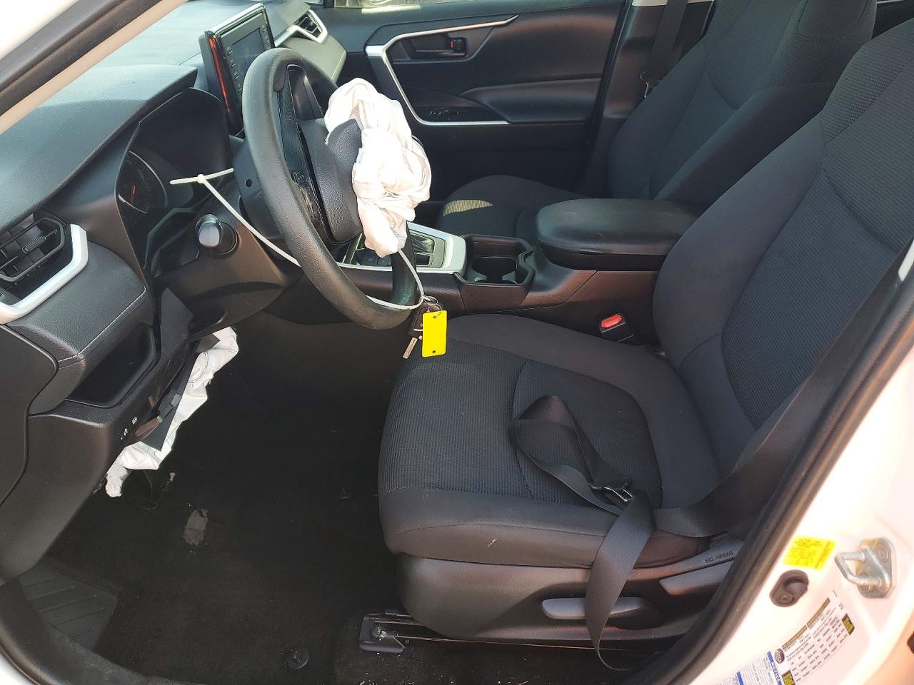 2021 TOYOTA RAV4 LE photo 19