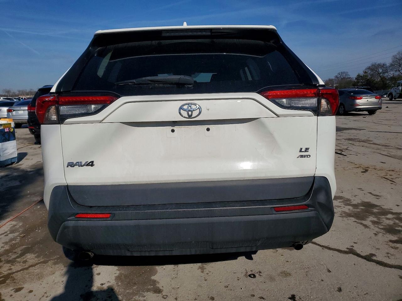 2021 TOYOTA RAV4 LE photo 16