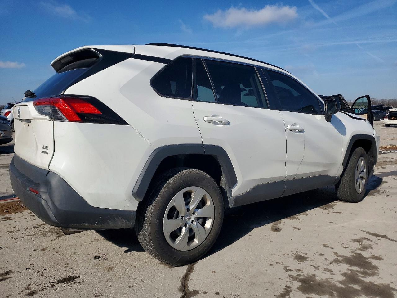 2021 TOYOTA RAV4 LE photo 7