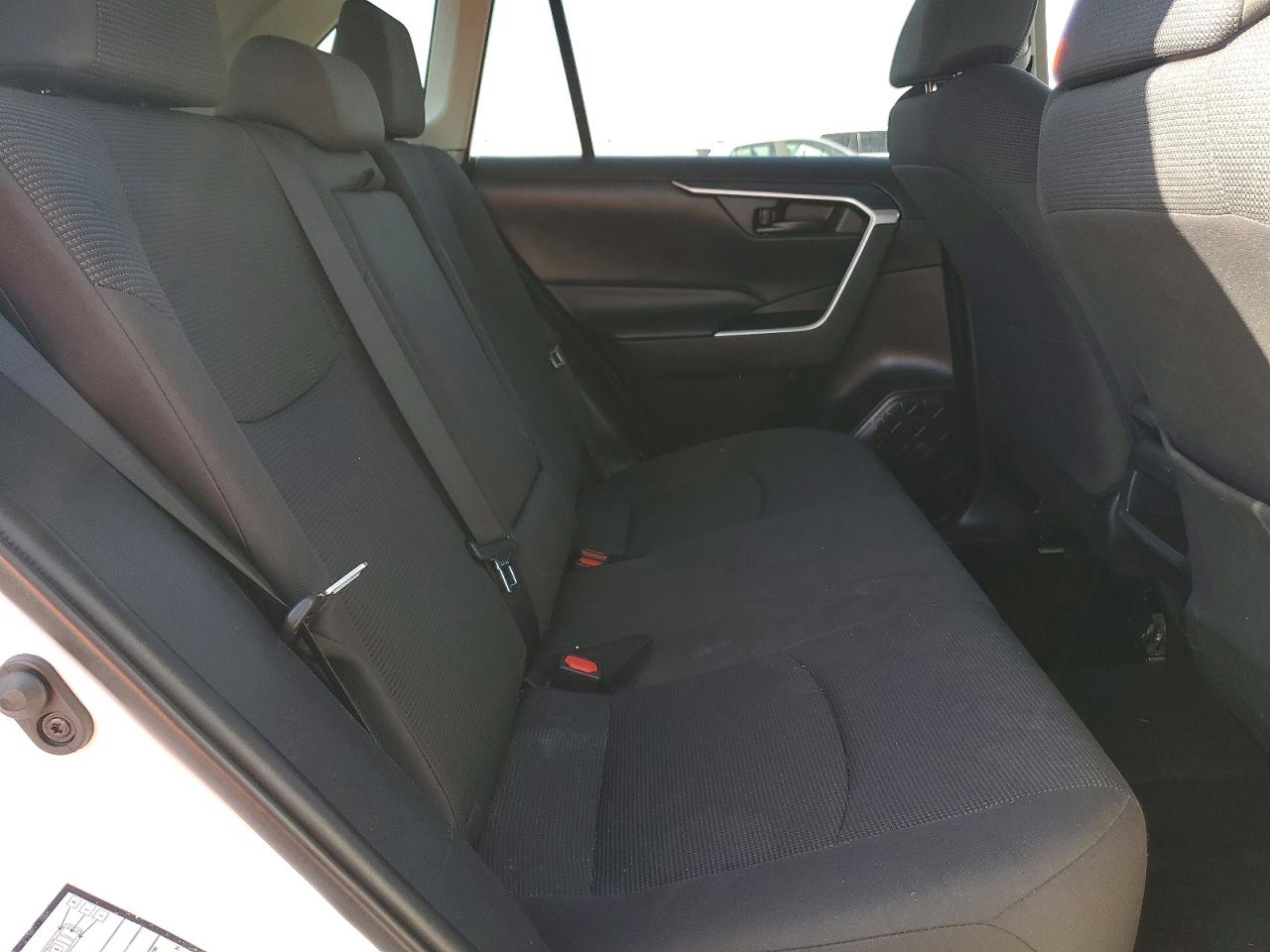 2021 TOYOTA RAV4 LE photo 28