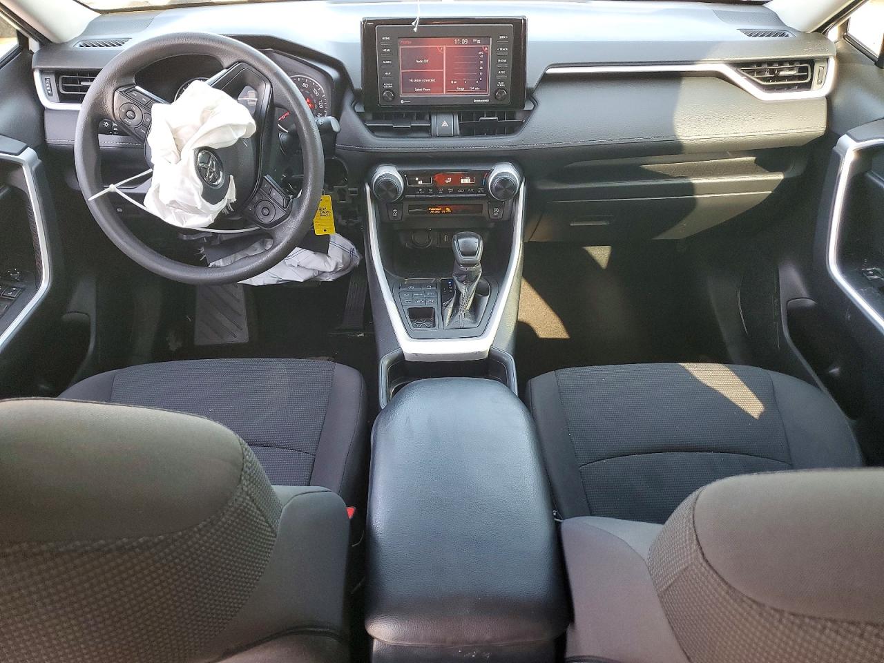 2021 TOYOTA RAV4 LE photo 22