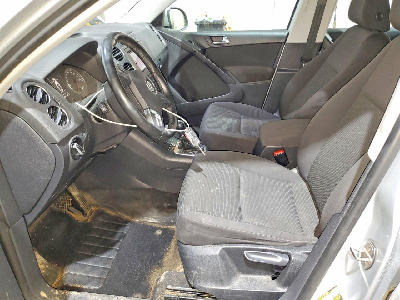 2013 VOLKSWAGEN TIGUAN S photo 19