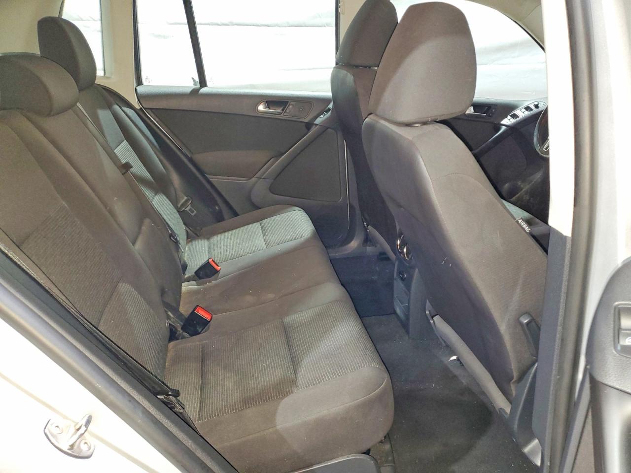 2013 VOLKSWAGEN TIGUAN S photo 31
