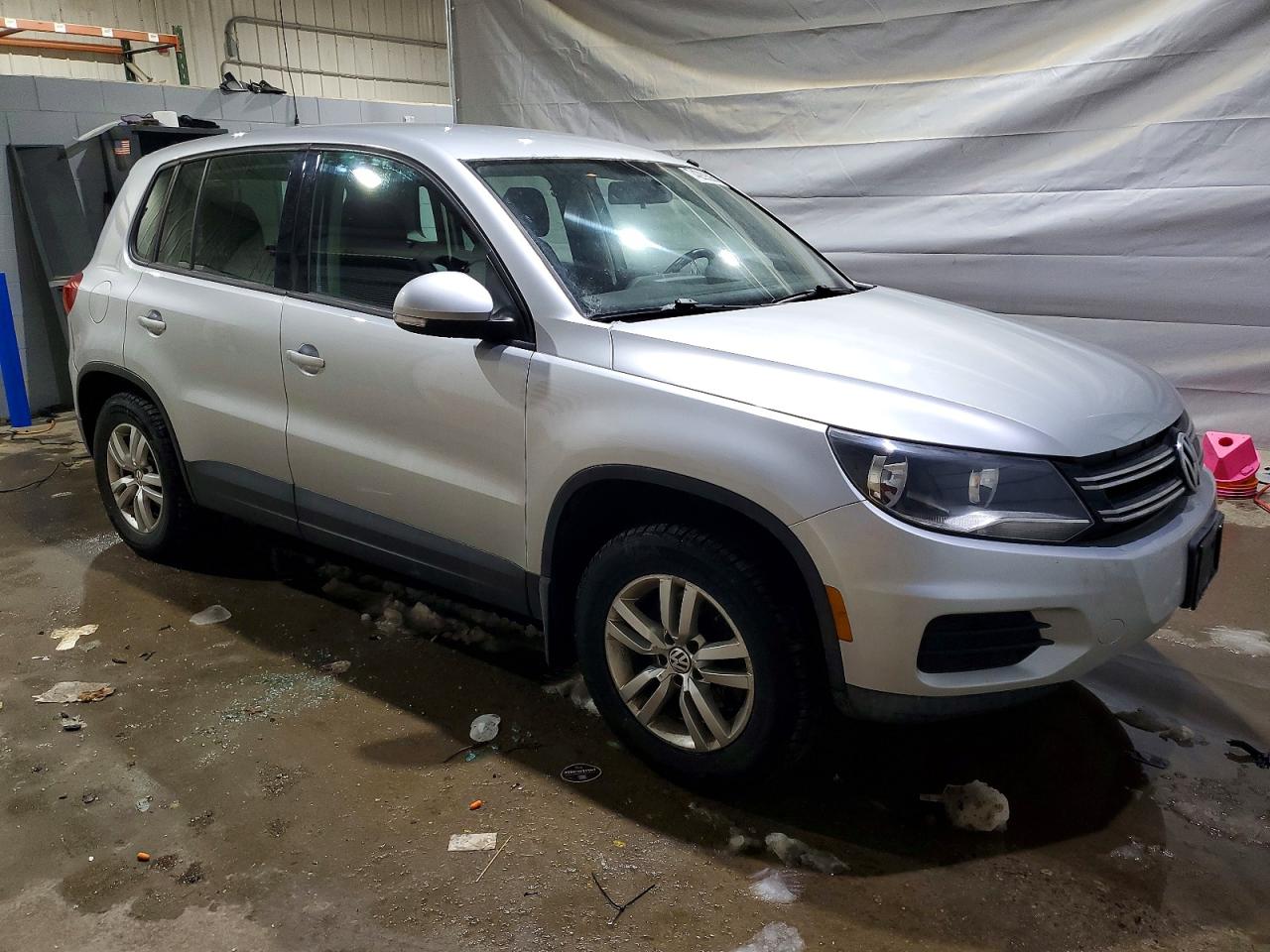 2013 VOLKSWAGEN TIGUAN S photo 10