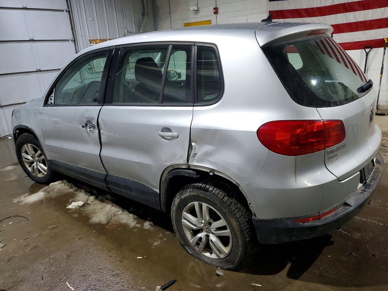 2013 VOLKSWAGEN TIGUAN S photo 4