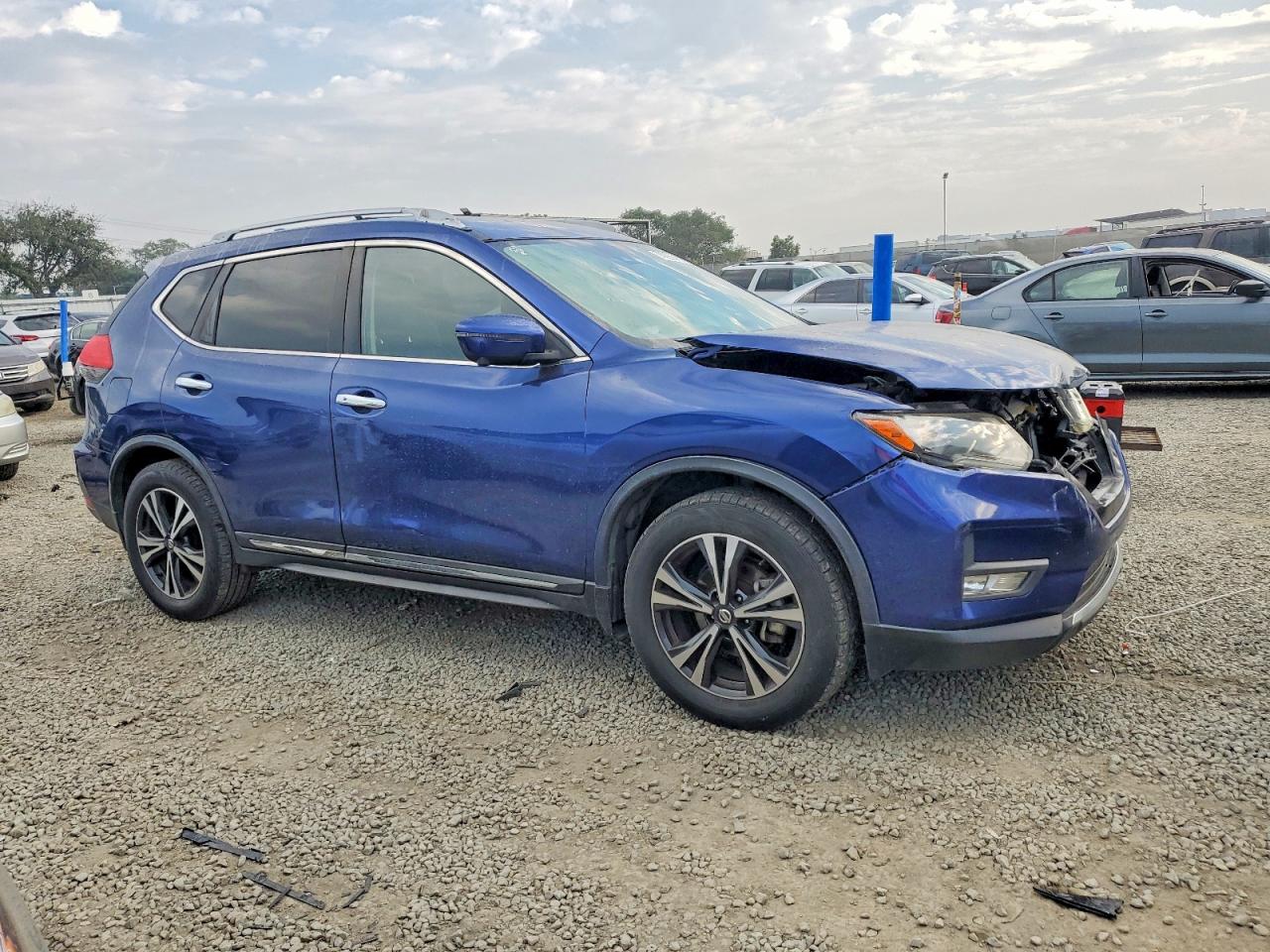 2017 NISSAN ROGUE S photo 4