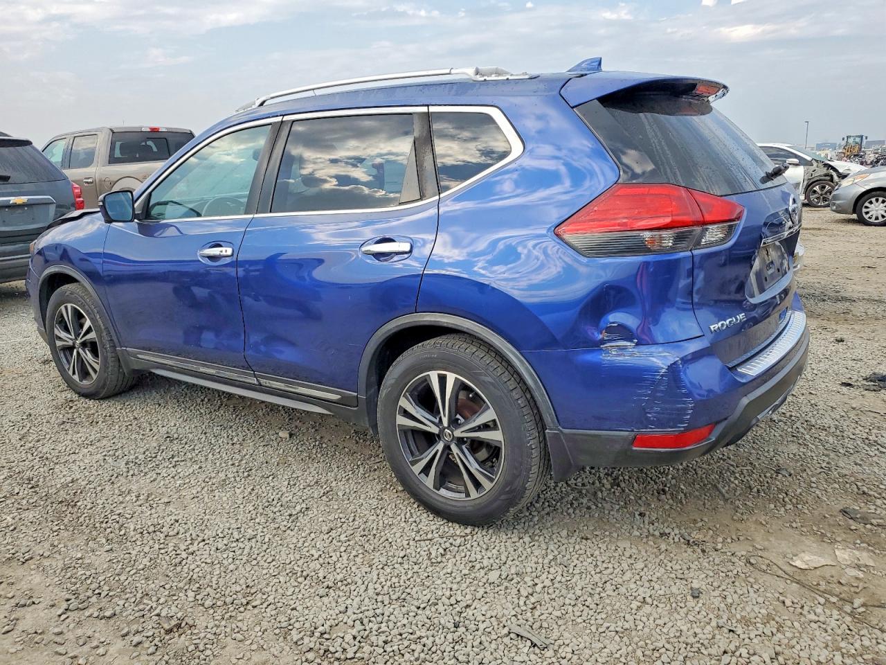 2017 NISSAN ROGUE S photo 2