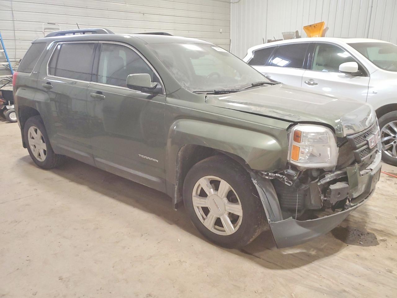 2015 GMC TERRAIN SLE photo 4