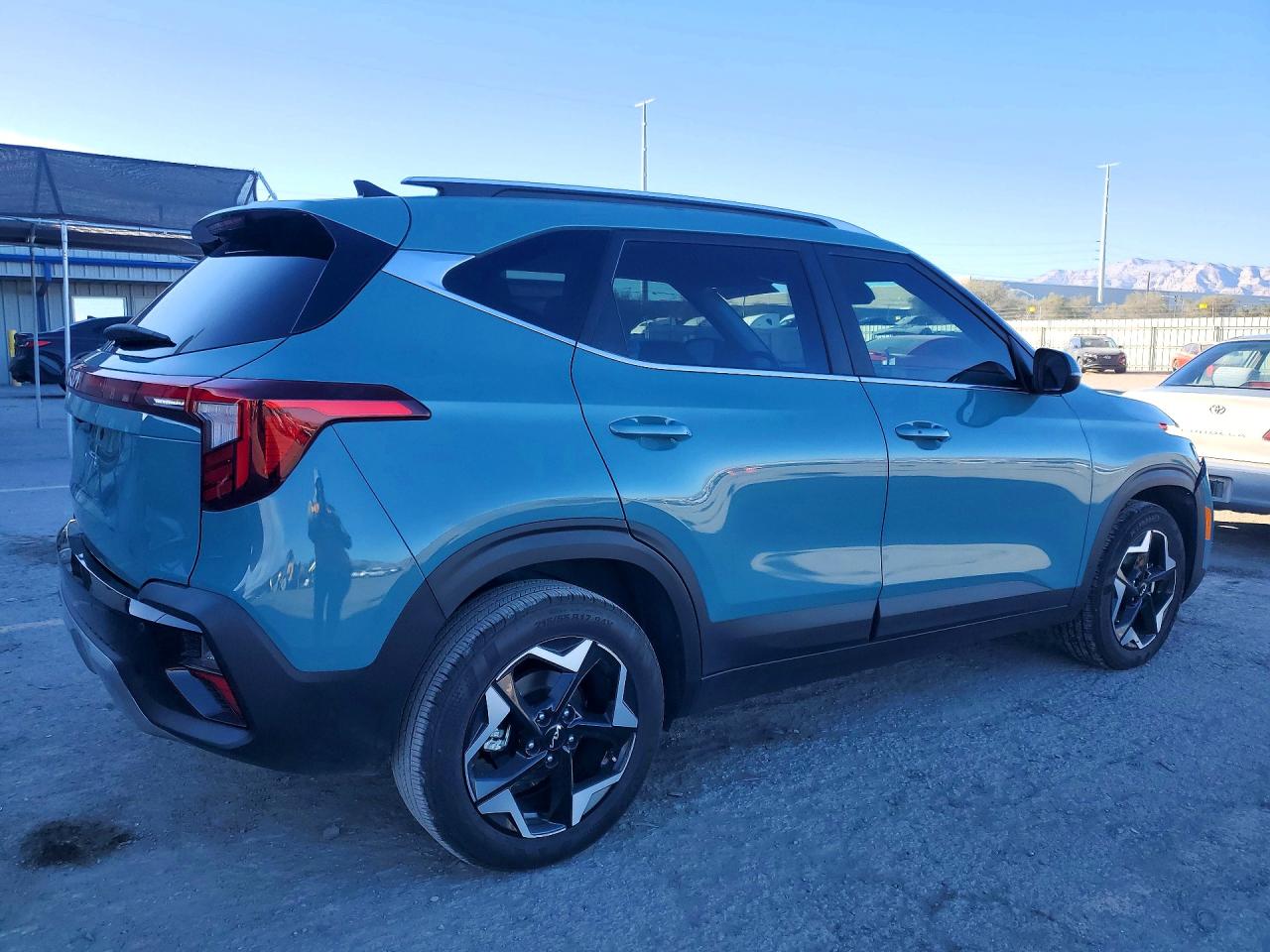 2025 KIA SELTOS EX photo 3