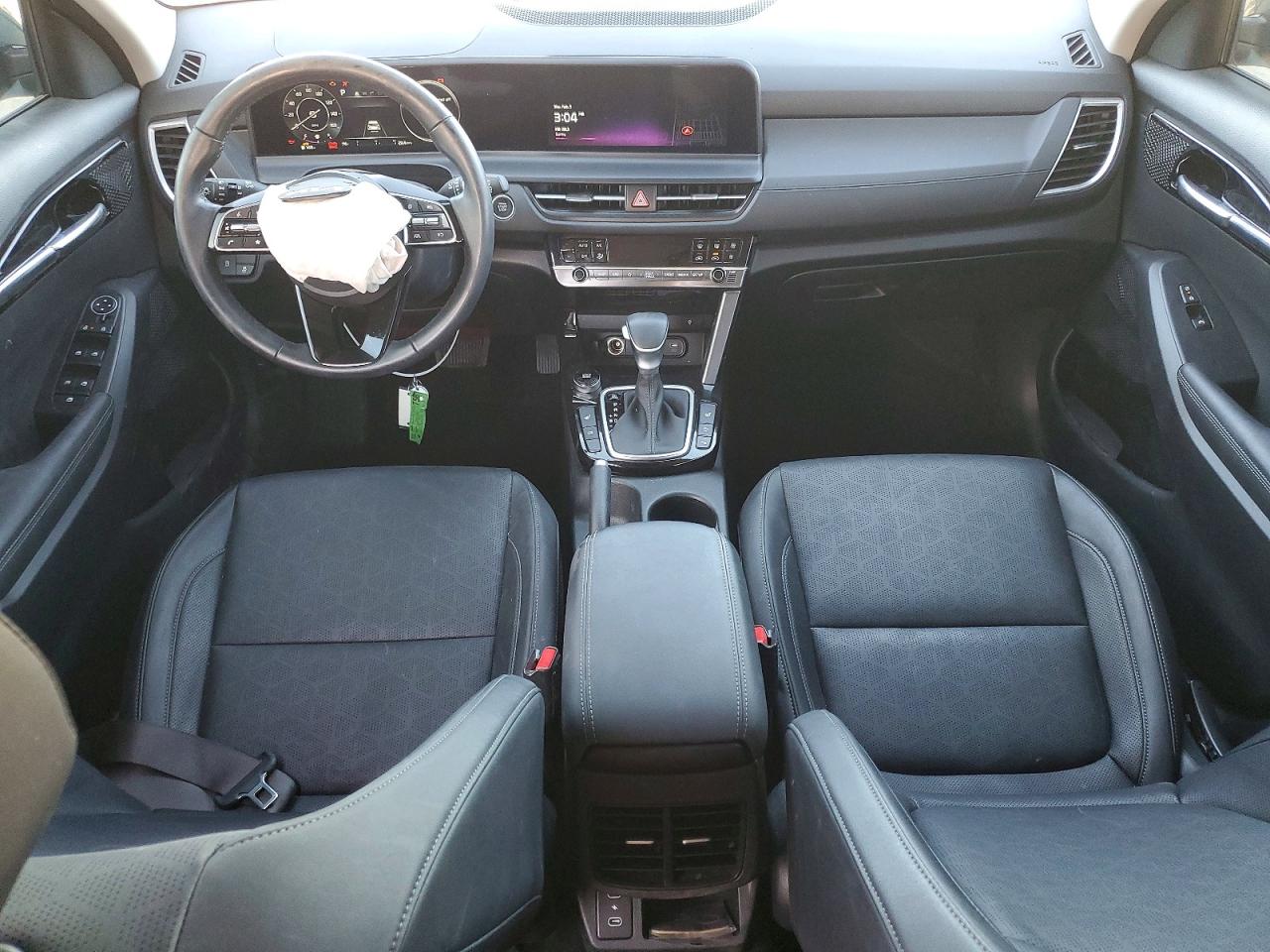 2025 KIA SELTOS EX photo 8
