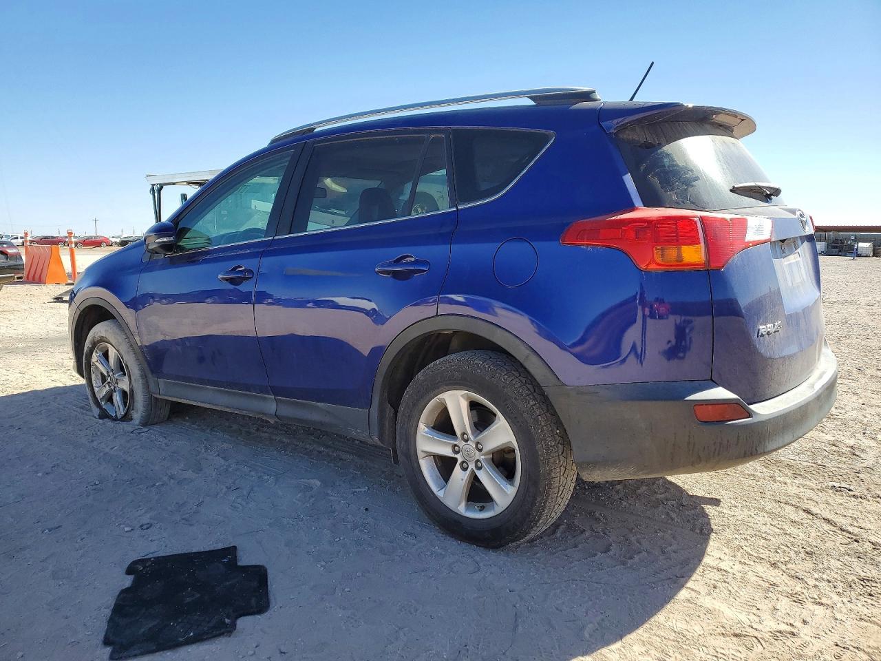 2014 TOYOTA RAV4 XLE photo 3