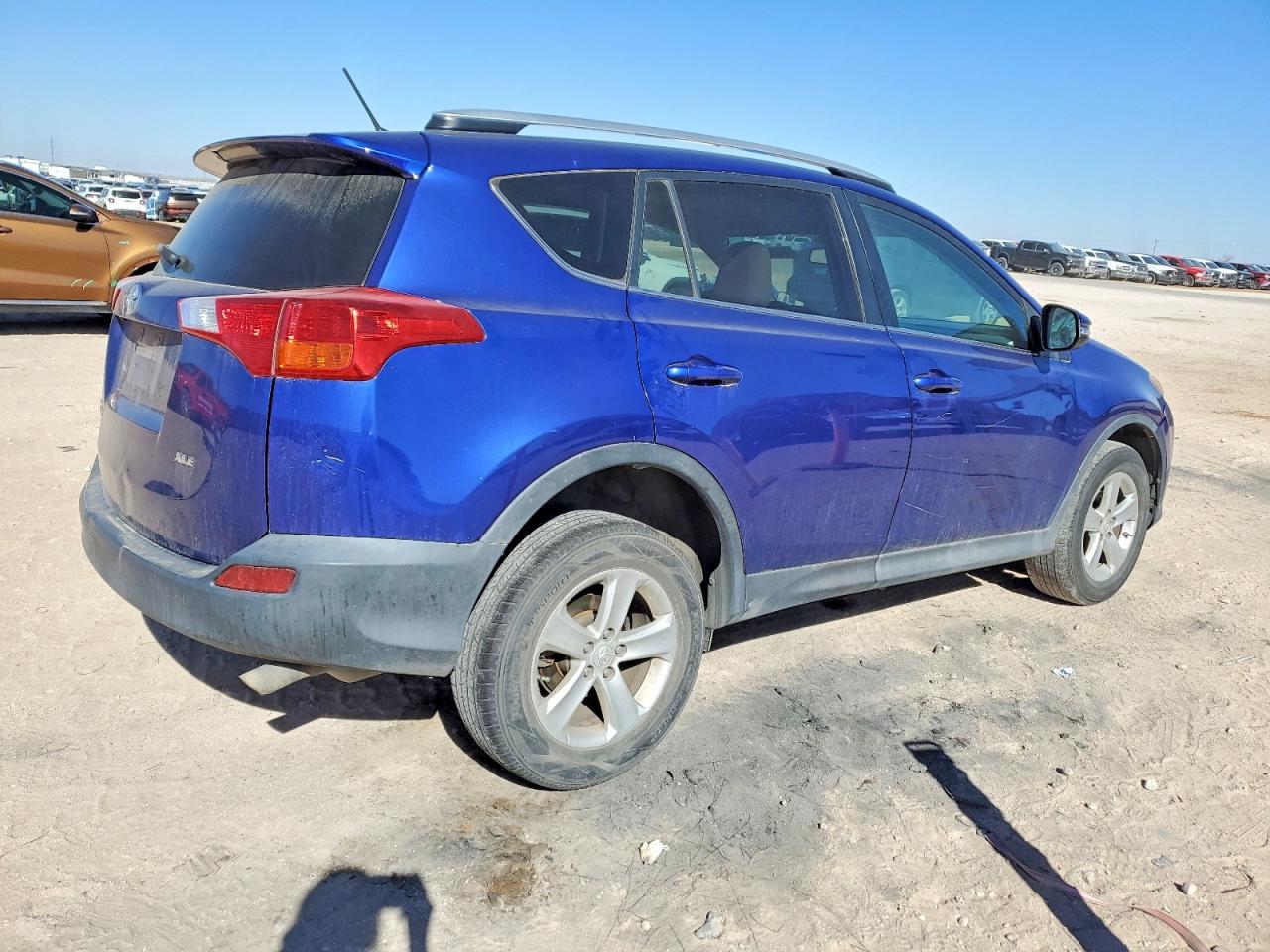 2014 TOYOTA RAV4 XLE photo 5