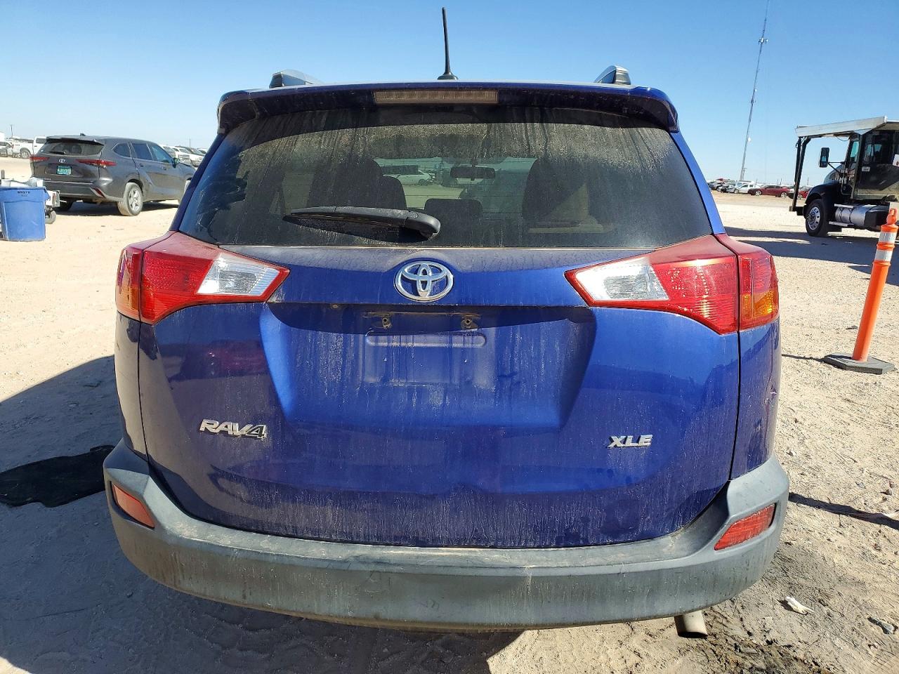 2014 TOYOTA RAV4 XLE photo 11