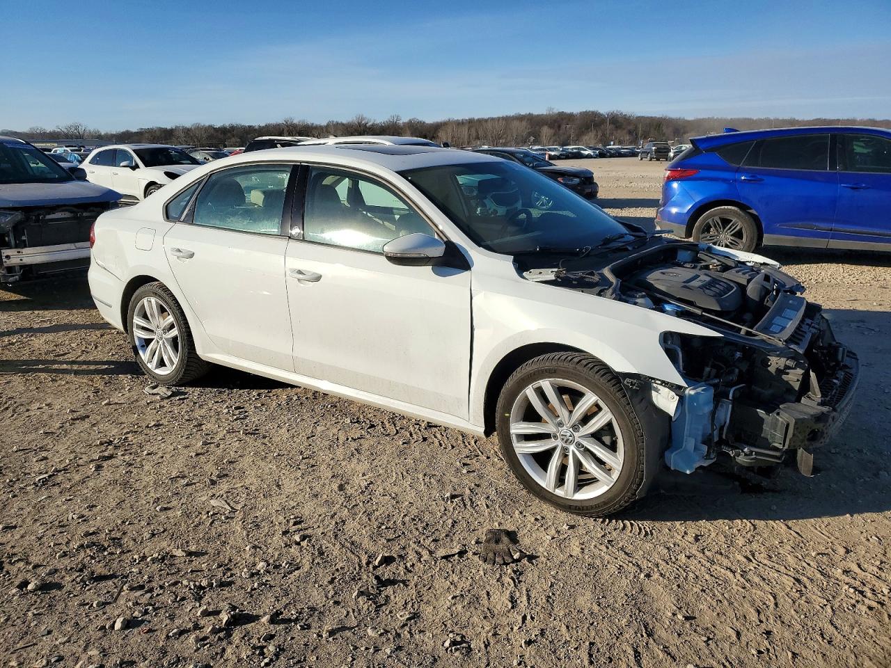 2019 VOLKSWAGEN PASSAT WOLFSBURG photo 4