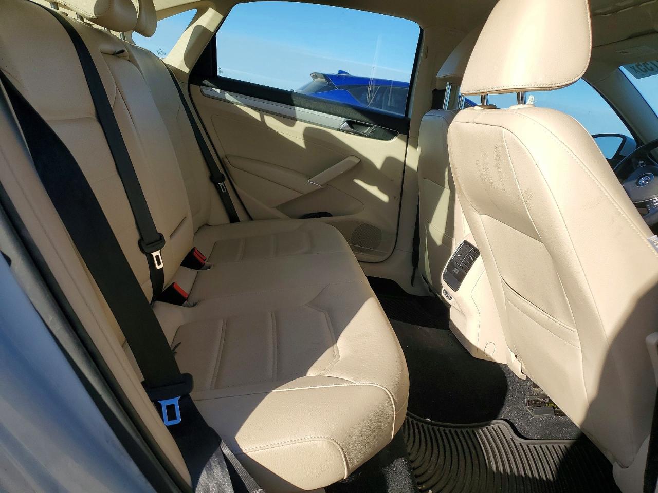2019 VOLKSWAGEN PASSAT WOLFSBURG photo 10