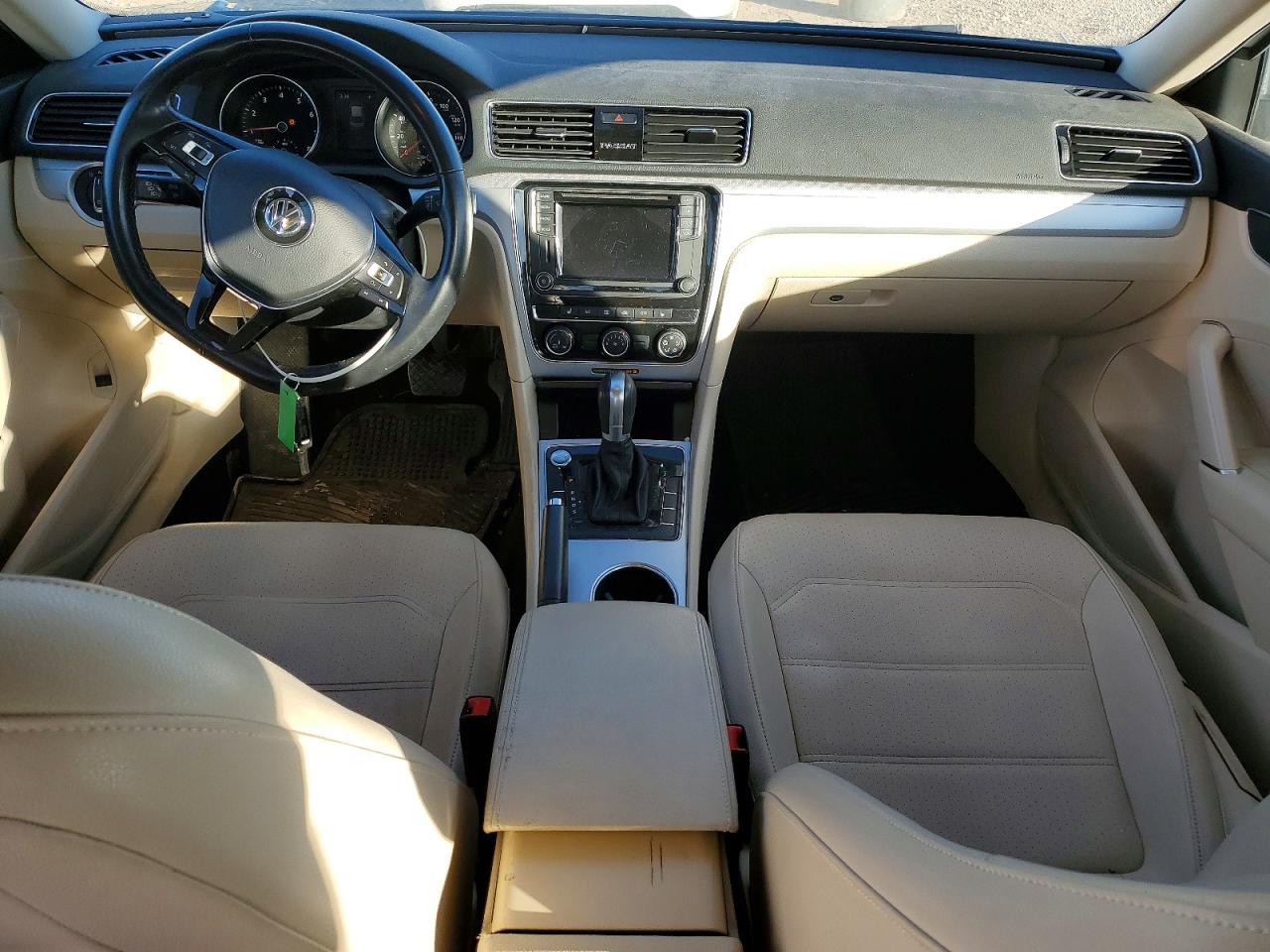 2019 VOLKSWAGEN PASSAT WOLFSBURG photo 8