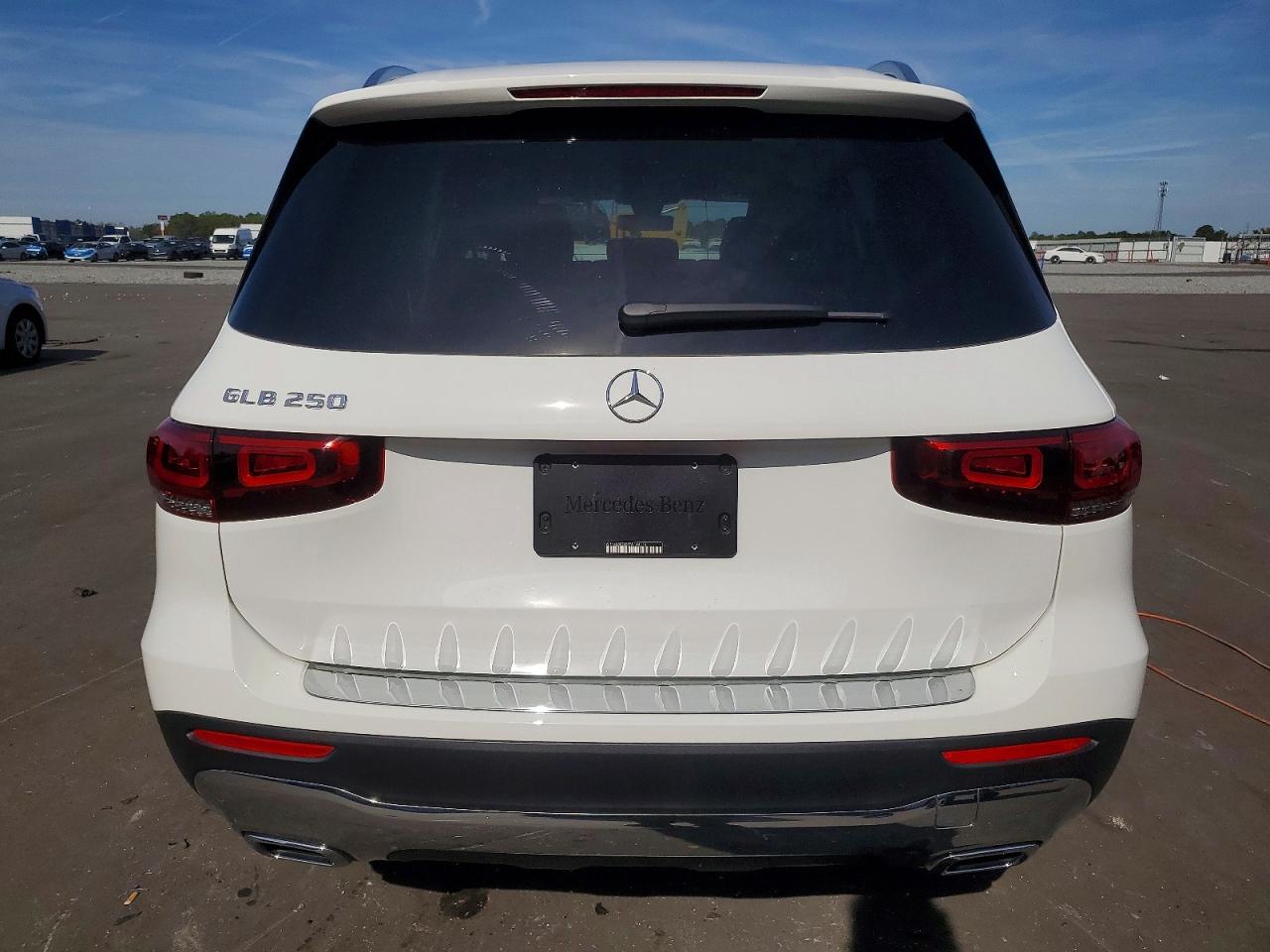 2021 MERCEDES-BENZ GLB 250 photo 11