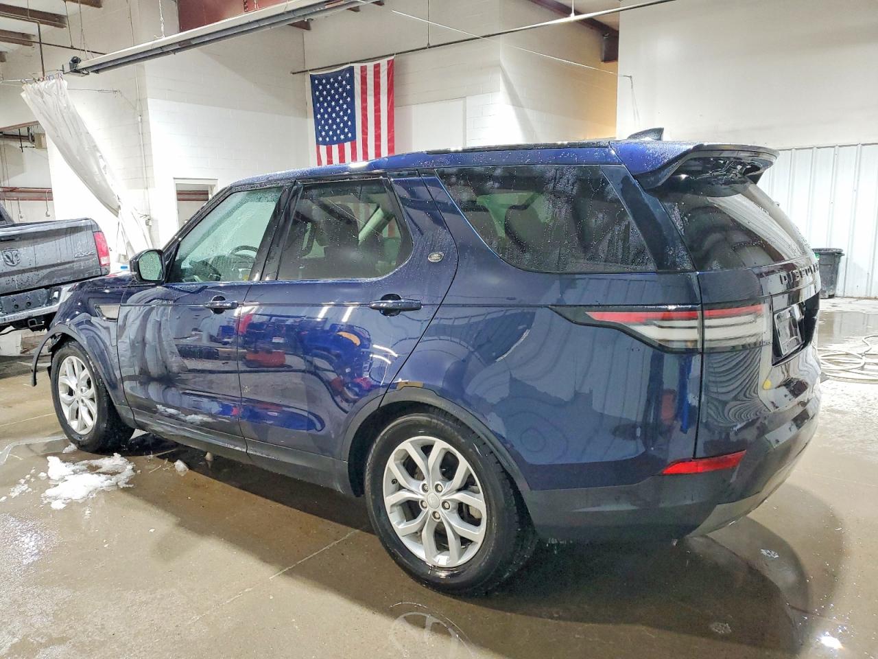 2018 LAND ROVER DISCOVERY SE photo 2