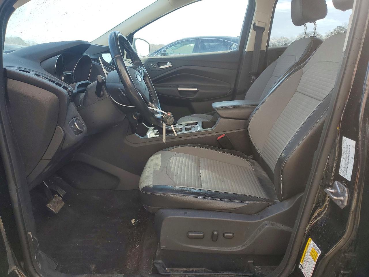 2017 FORD ESCAPE SE photo 13