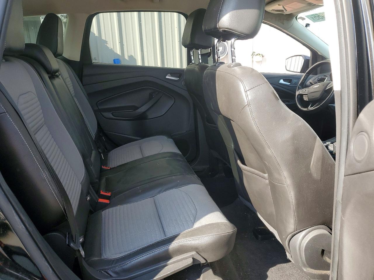 2017 FORD ESCAPE SE photo 21