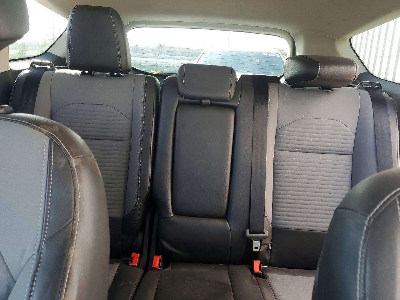 2017 FORD ESCAPE SE photo 19