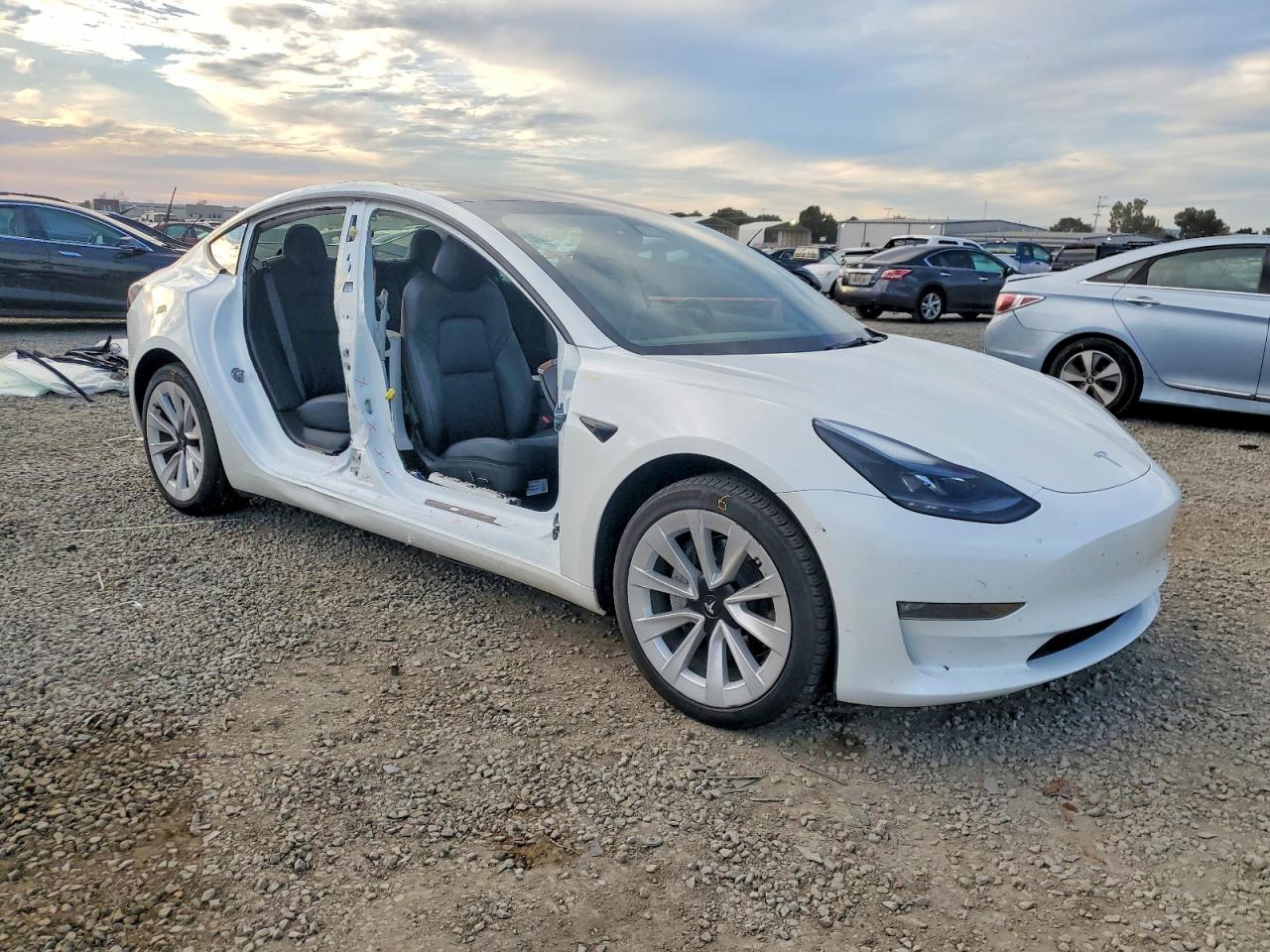 2023 TESLA MODEL 3 photo 4