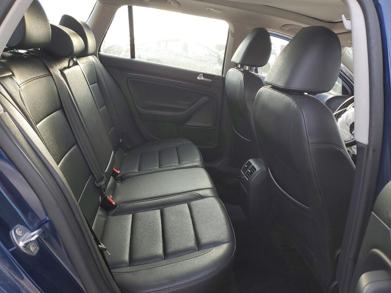 2012 VOLKSWAGEN JETTA TDI photo 11